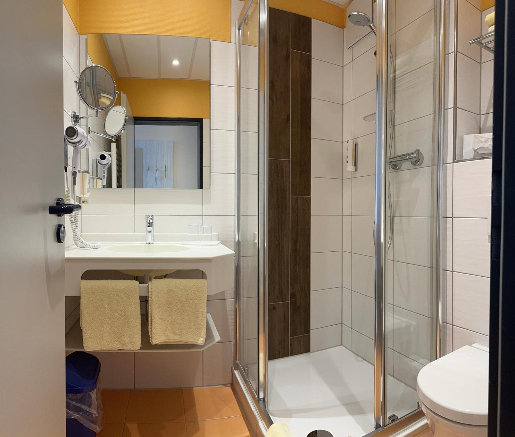 Duenenhotel Am Meer Росток Экстерьер фото