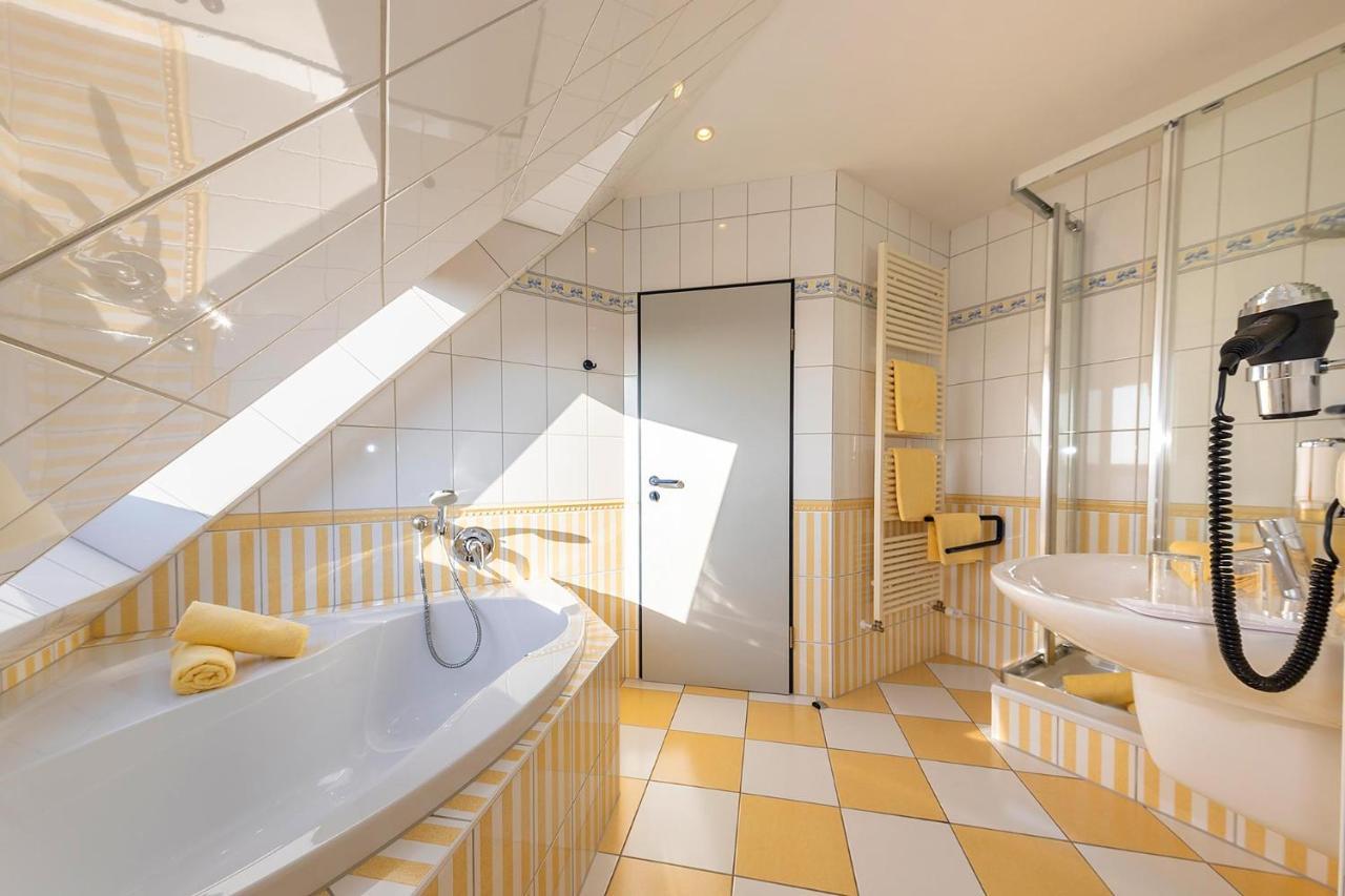 Duenenhotel Am Meer Росток Экстерьер фото
