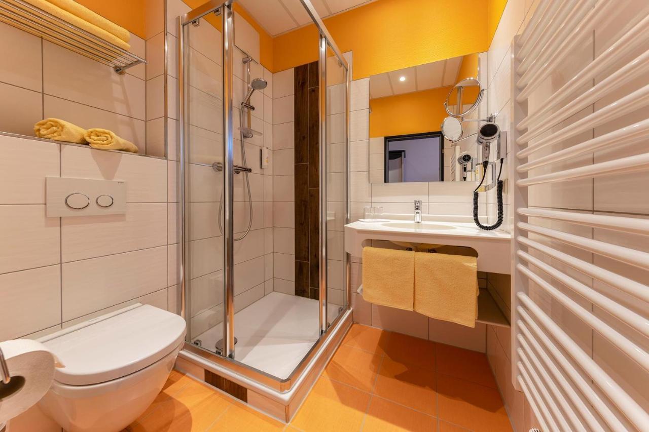 Duenenhotel Am Meer Росток Экстерьер фото